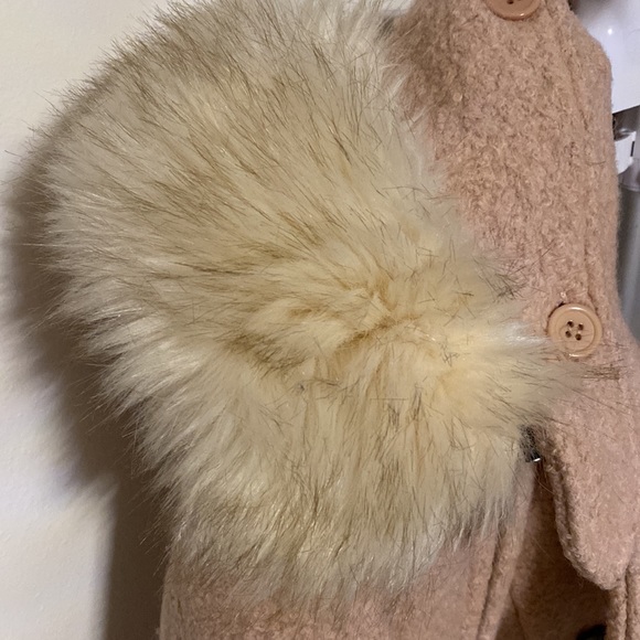 Beige faux fur coat - Picture 4 of 7